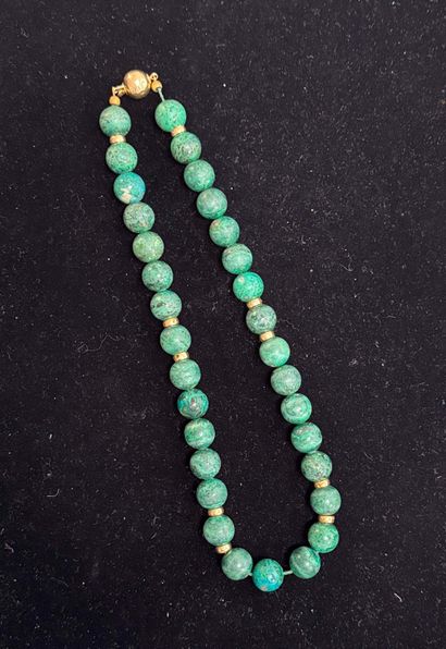 COLLIER de boules de malachite (mat) intercalées...