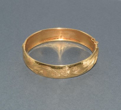 BRACELET JONC ouvrant en or jaune 18k (750/°°)...