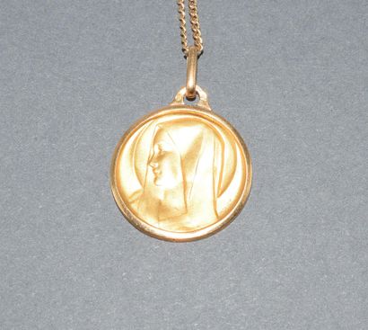 CHAINE en or jaune 18k (750/°°) maille gourmette...