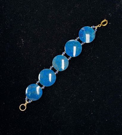 BRACELET orné de plaques de jaspe bleu et...