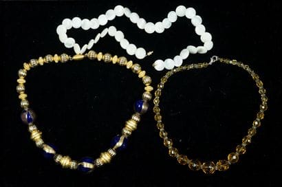 FANTAISIE
ENSEMBLE de 3 COLLIERS en pastilles...
