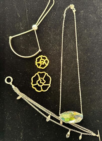 SWAROVSKI - COLLIER centré d'un gros cristal...