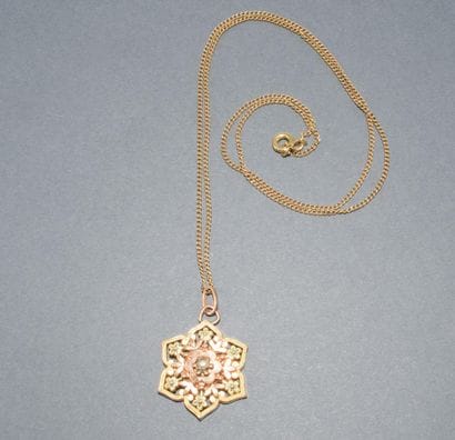 CHAINE en or jaune 18K (750°°) maille gourmette...
