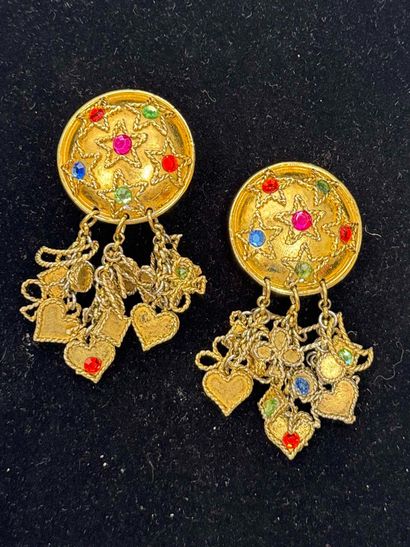 PAIRE de clips d'oreille fantaisie couture,...
