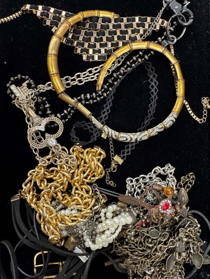 LOT de bijoux fantaisie divers.