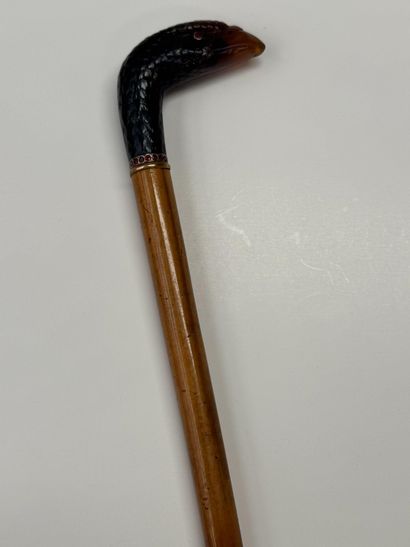 POMMEAU de canne en corne sculpté d'une tête...