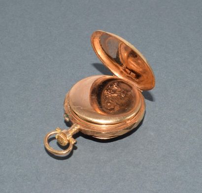 MONTRE DE COL en or jaune 18k (750/°°) à...