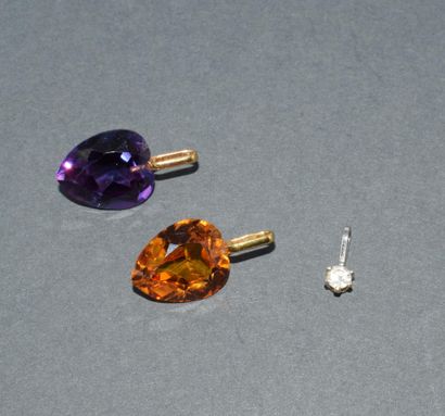 LOT DE 3 PENDENTIFS en or jaune 18k (750/°°),...