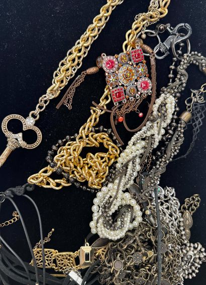 LOT de bijoux fantaisie divers.
