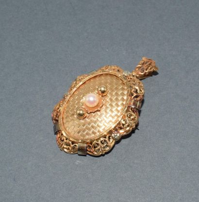 PENDENTIF BROCHE en or jaune 18k (750/°°)...