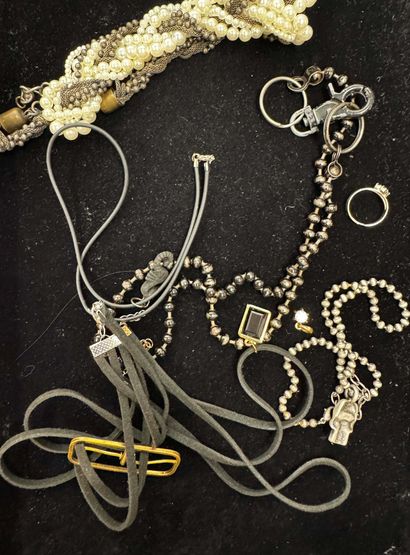 LOT de bijoux fantaisie divers.
