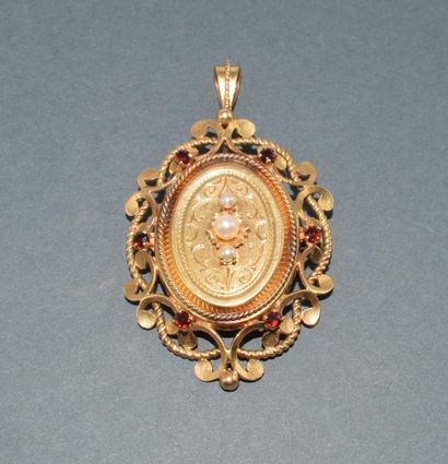PENDENTIF BROCHE en or jaune 18k (750/°°)...