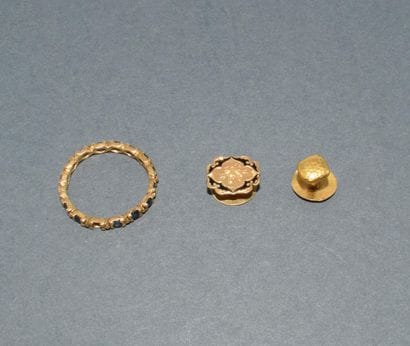 LOT D’OR 18k (750/°°) composé d’une alliance...