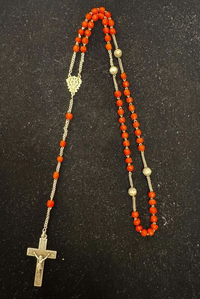 CHAPELET ancien en argent et corail rouge.
PB...
