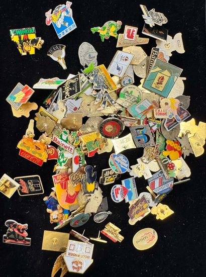 FANTAISIE - ENSEMBLE de pin's majoritairement...