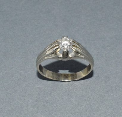 BAGUE chevalière d'homme en or blanc 18k...