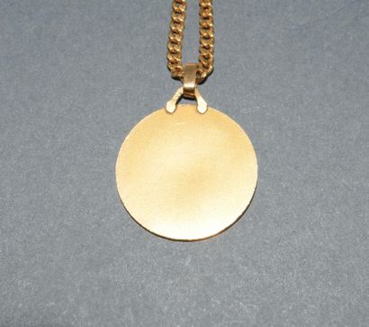 PENDENTIF en or jaune 18k (750/°°) figurant...