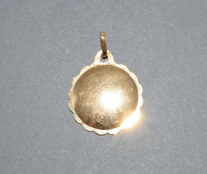 MÉDAILLE D’AMOUR en or jaune 18k (750/°°)...