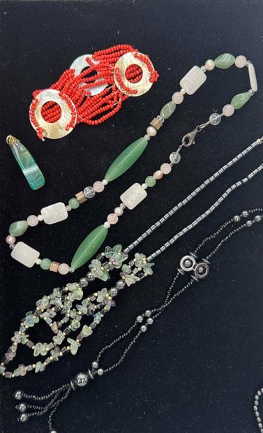 LOT en pierres dures (hématites, quartz et...