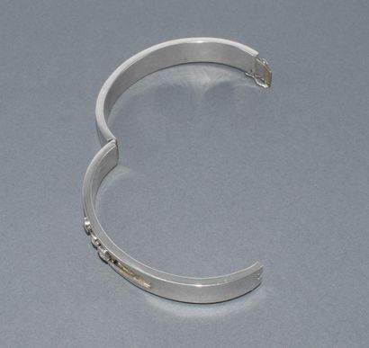 BRACELET JONC ouvrant en or blanc 18k (750/°°)...