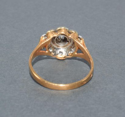 BAGUE Marguerite en or jaune et blanc 18k...