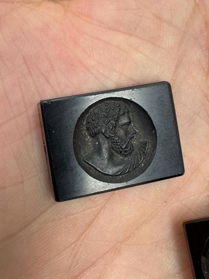 LOT de deux pierres gravées pour cachet ou...