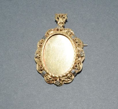 PENDENTIF BROCHE en or jaune 18k (750/°°)...