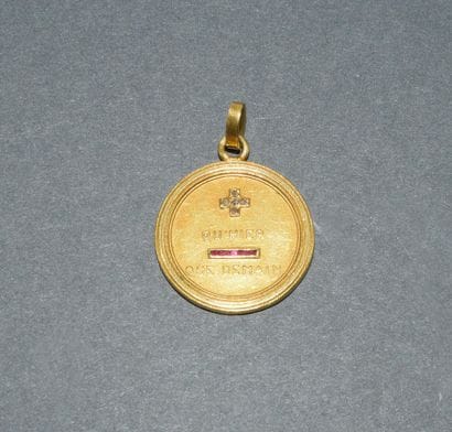 MEDAILLE D’AMOUR en or jaune 18k (750/°°)...