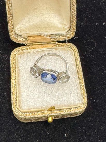 BAGUE jarretière en argent ornée d'une pierre...