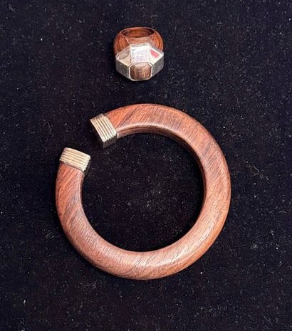 ENSEMBLE en bois précieux et métal argenté...