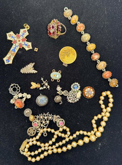 LOT d'éléments de bijoux anciens, aciers,...