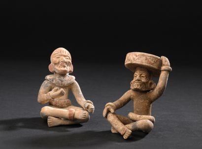 Figurine of a seated old man.
Beige terracotta.
Veracruz...