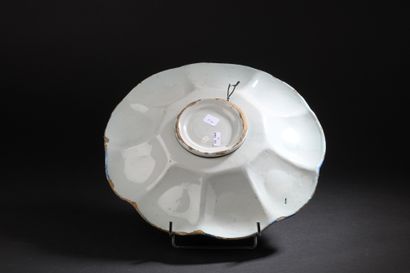 Delft
Round dish with gadrooned rim decorated...