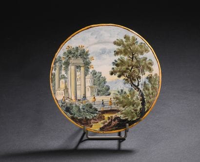 Castelli
Small plate with polychrome decoration...