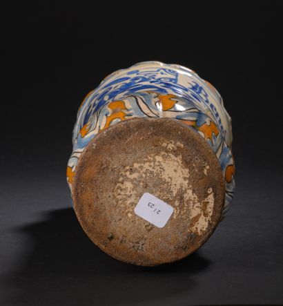Montpellier
Albarello in majolica with polychrome...