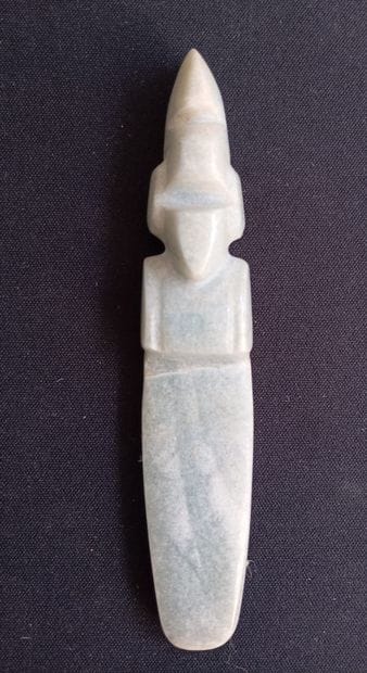 Aviforme pendant with a stylized bird's head
whose...