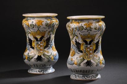 Castelli
Two slightly arched earthenware...