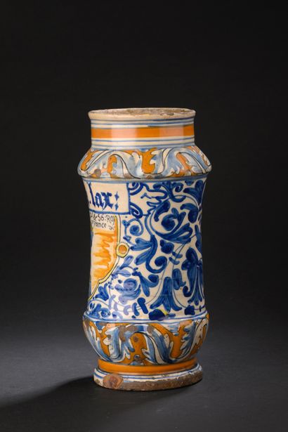 Montpellier
Albarello in majolica with polychrome...