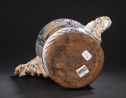 Deruta (attributed to)
Albarello with two...
