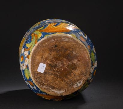 Venice
Albarello in majolica with polychrome...