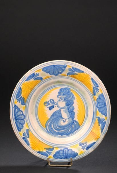 Sicily ?
Small round earthenware dish with...