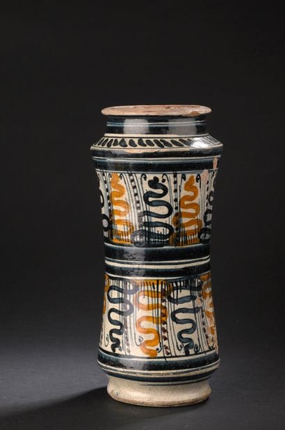 Italy, Tuscany ?
Slightly curved majolica...
