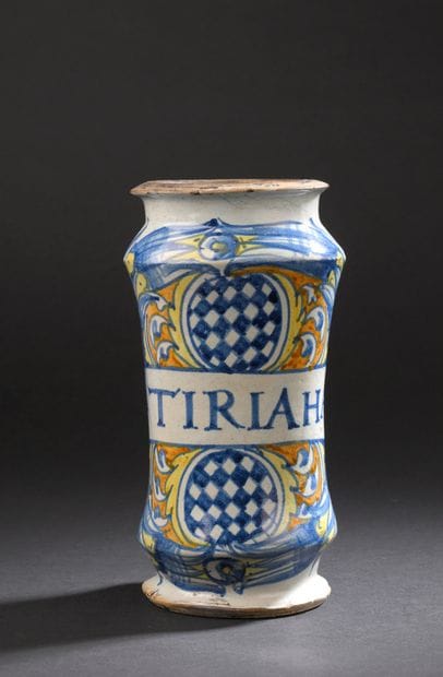 Deruta
Slightly curved majolica albarello...
