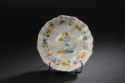 Faenza
Earthenware bowl with contoured rim,...
