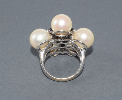 IMPOSANTE BAGUE en or blanc 18k (750/°°)...