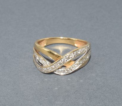 BAGUE en or jaune 18k (750/°°) à décor de...
