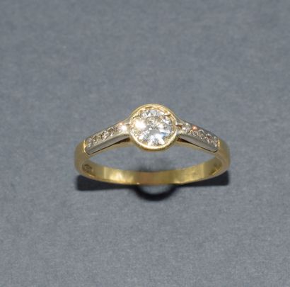 BAGUE SOLITAIRE en or jaune 18k (750/°°)...