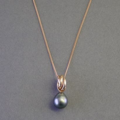 ENSEMBLE composé d’une CHAINE et son PENDENTIF...