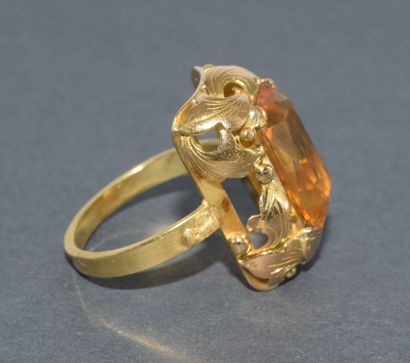 BAGUE en or jaune 18k (750/°°) ornée d’une...