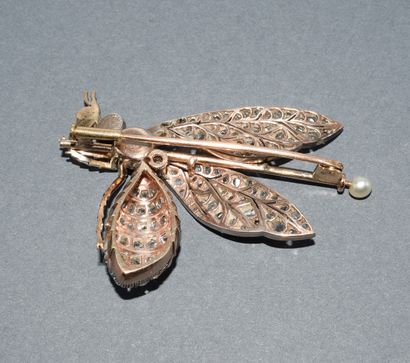 BROCHE en argent et or rose 18k (750/°°)...